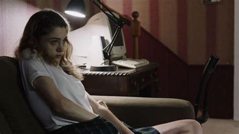 Vídeos porno de Natalia Dyer desnuda: vídeos porno y。